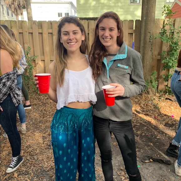 Meet your Posher, Nicole - Picture 3 of 4